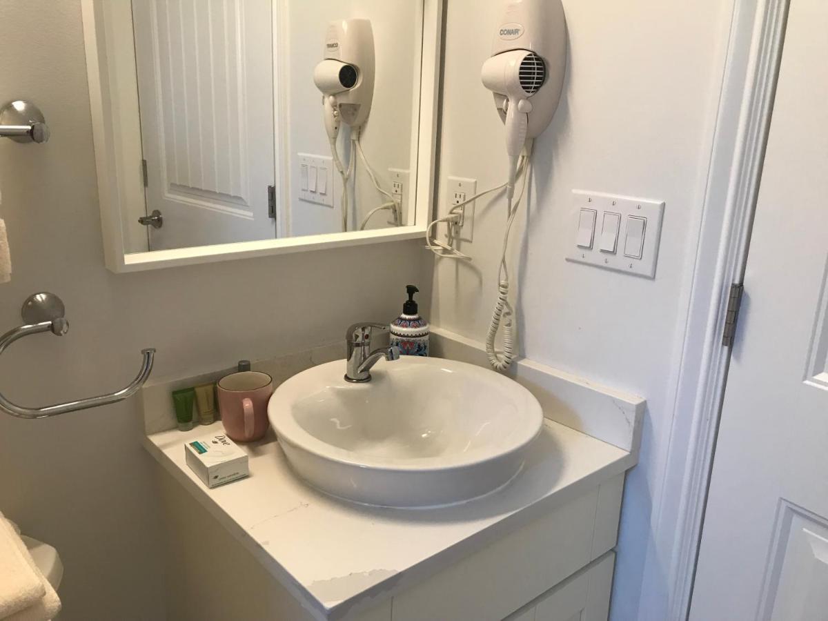 Holland Vancouver Guest house 5*